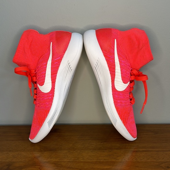 NIKE LunarEpic Flyknit Running Shoe - Picture 7 of 15